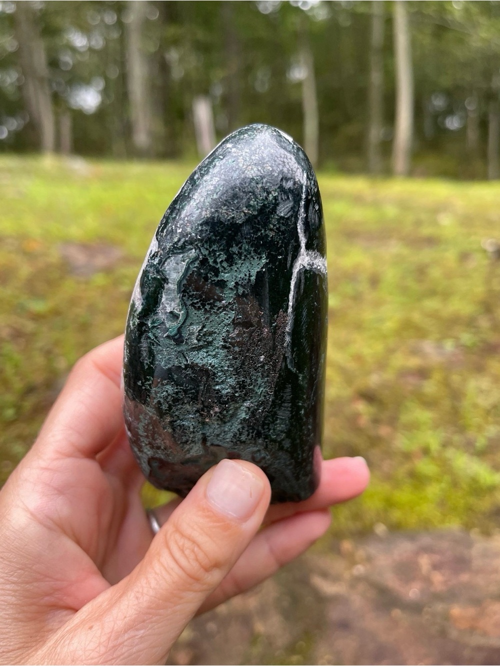 Natural amethyst cut base with calcite and polished back - Picture 3 of 4